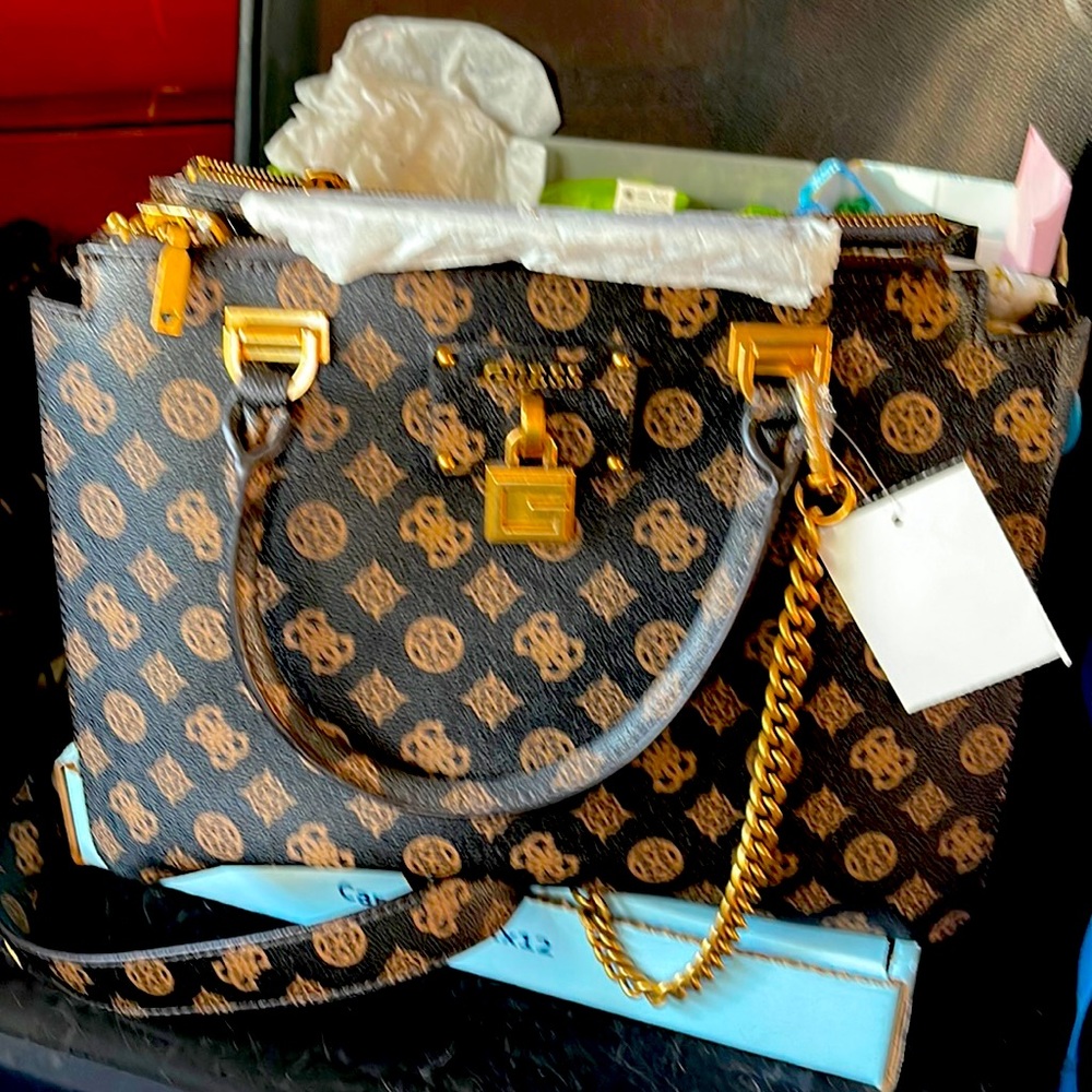 Super cute guess purse